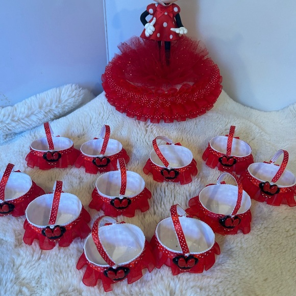 Charming Red Polka Dot Figurine made of cold Porcelain hand made - Picture 9 of 9